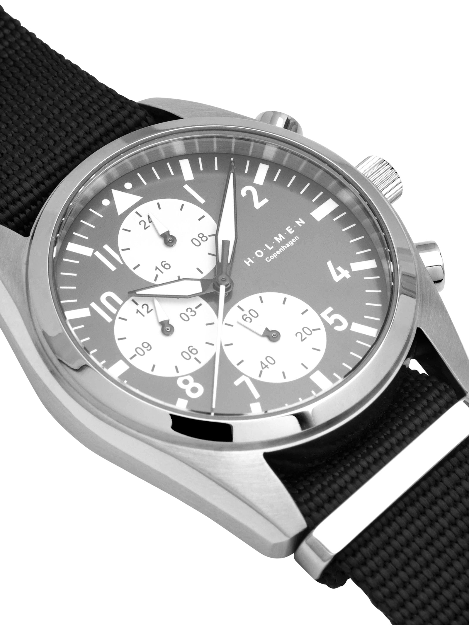 Adventurer watch 42mm black/white dial with black nato strap