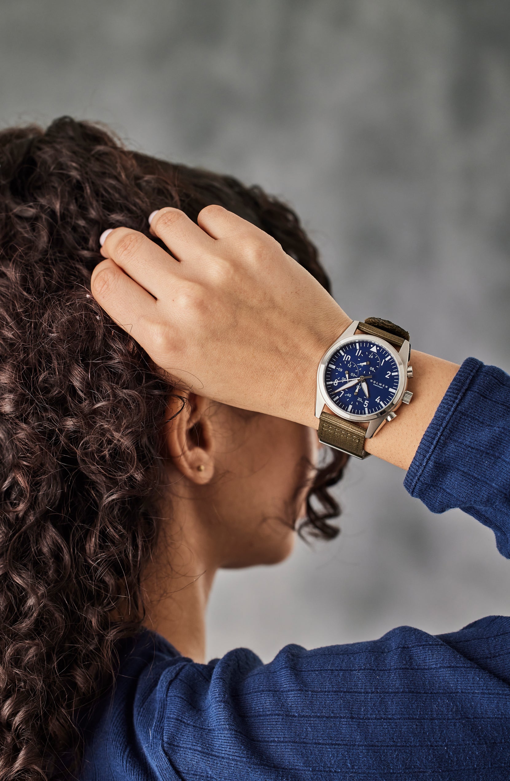 Adventurer watch 42mm navy blue dial with 2-piece khaki strap