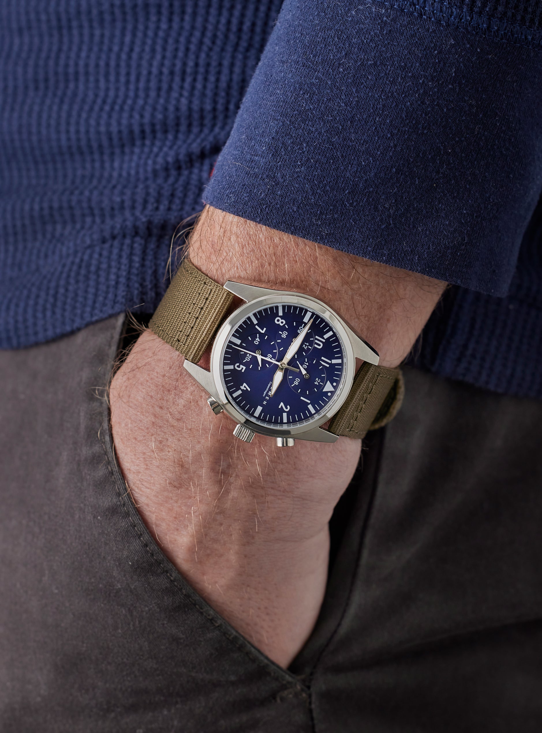 Adventurer watch 42mm navy blue dial with 2-piece khaki strap
